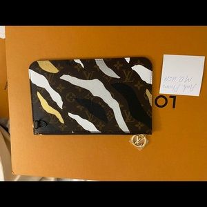 Neverfull Pouch limited edition